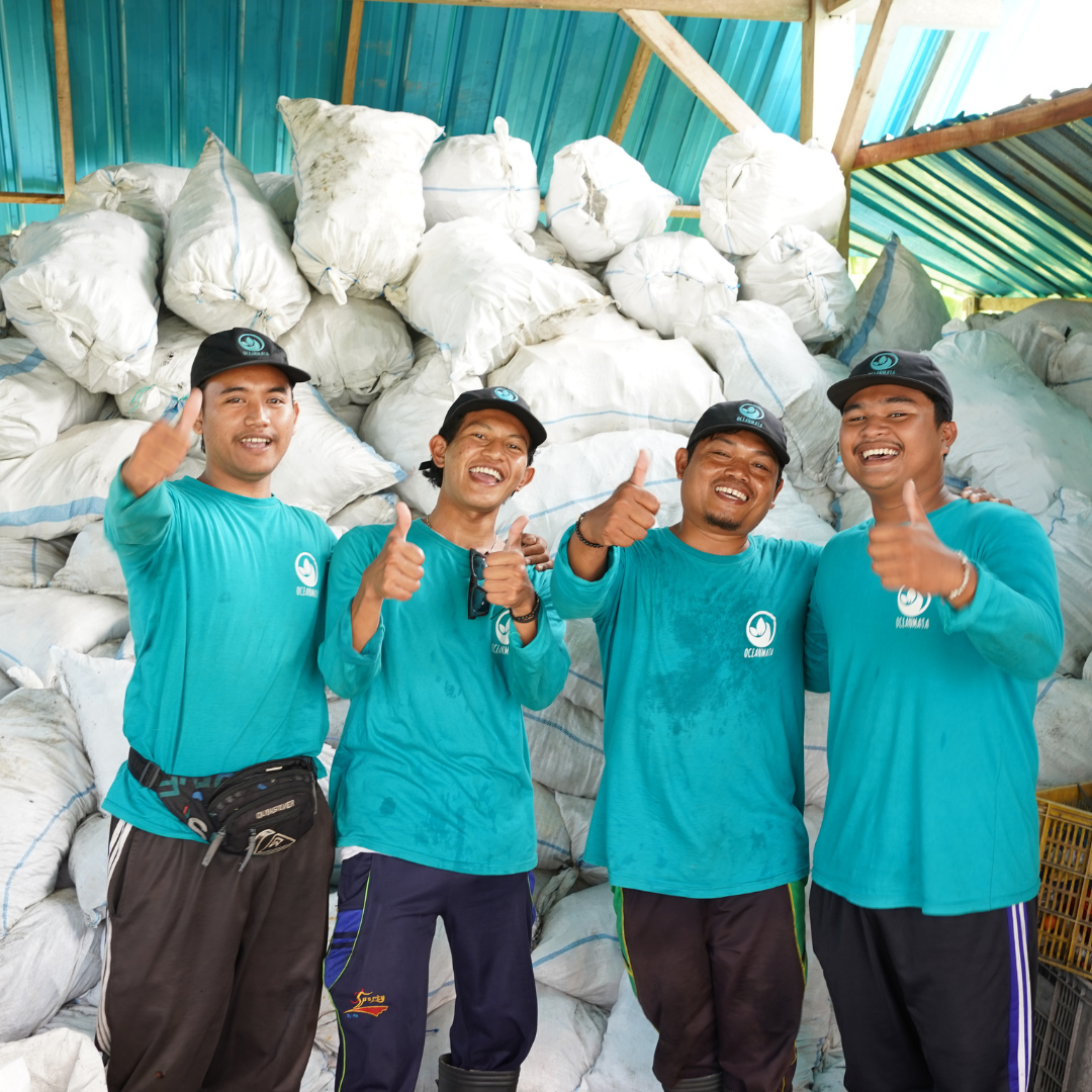 iPhone 16 Hülle - durchsichtig ozeanblau - nachhaltig – Ansicht 3