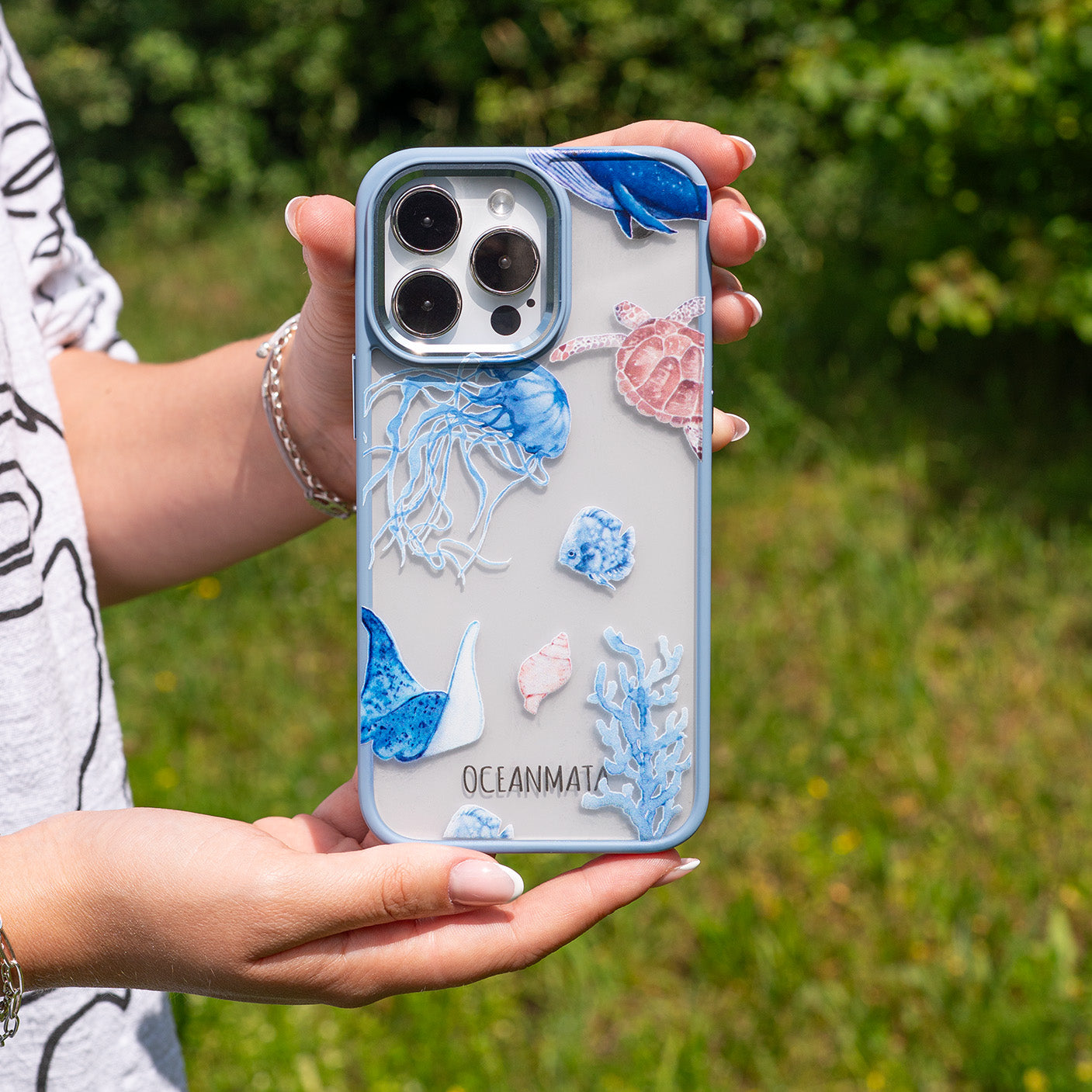 iPhone 15 Hülle - Schildkröte bunt - "Turtle & Friends" - nachhaltig