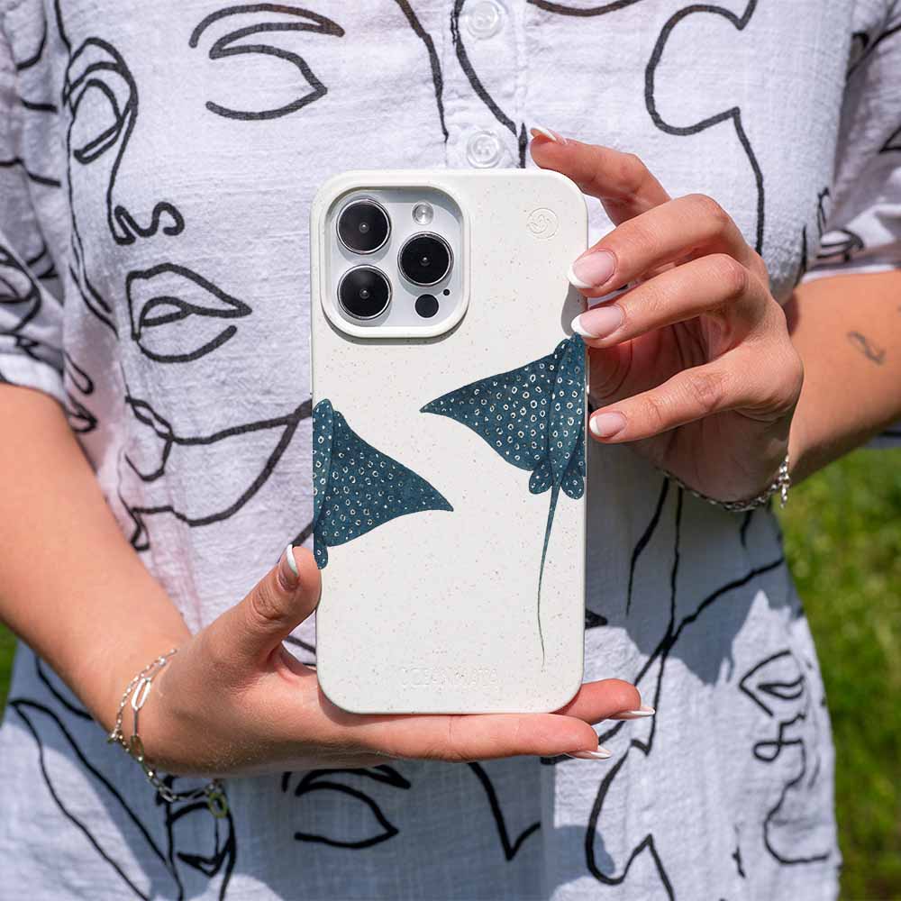 iPhone 13 mini Hülle - Ray weiß - "RayDance" - nachhaltig