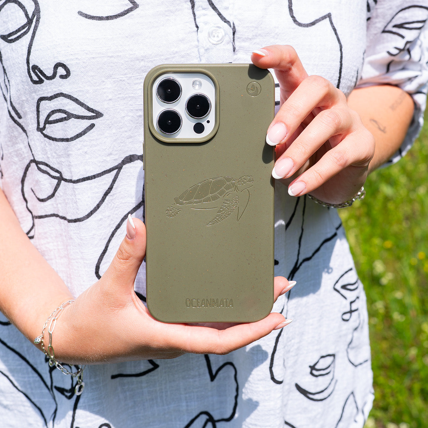 iPhone 15 pro Hülle - grün - "TURTLE" - nachhaltig