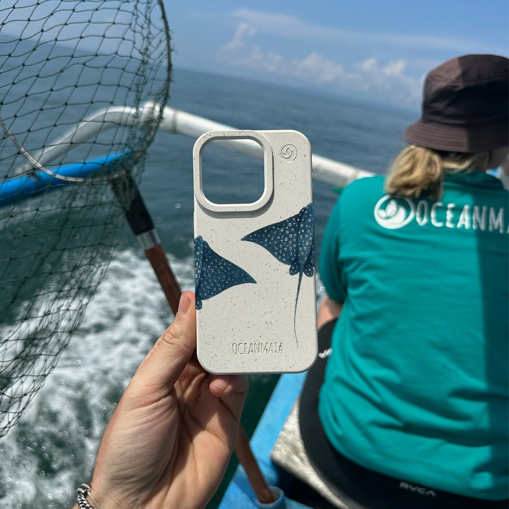 iPhone 15 Hülle - Ray weiß - "RayDance" - nachhaltig